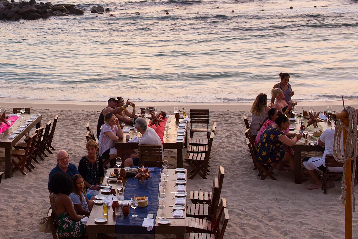 This Thanksgiving holiday, Garza Blanca Preserve Resort & Spa in Puerto Vallarta invites you to take part in our American Thanksgiving celebration with an incredible turkey feast on the beach