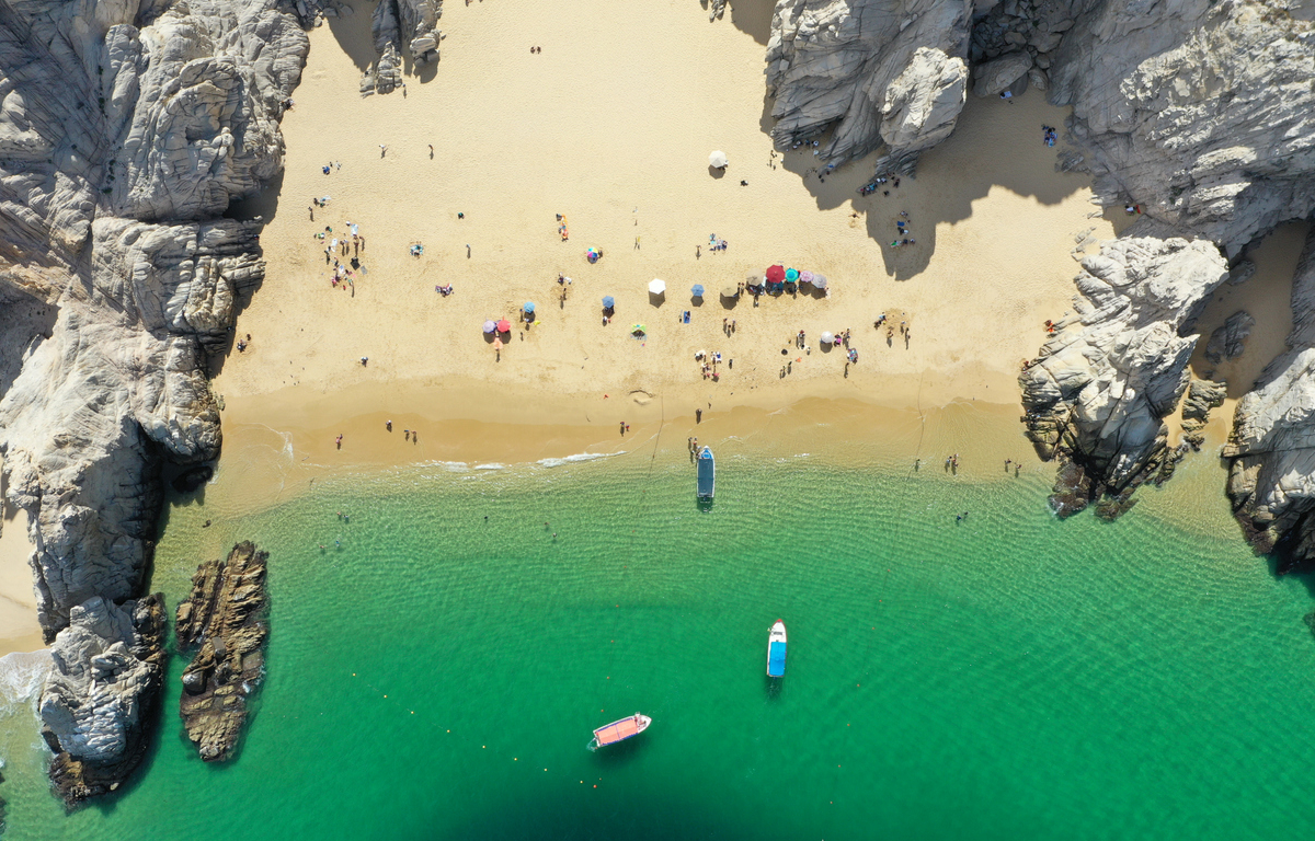 cabo-san-lucas-beach-in-december