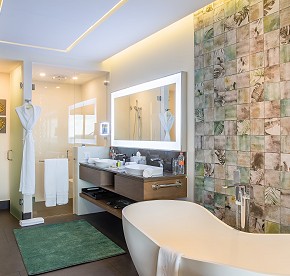 Explore this accurate photography selection of our luxurious oceanfront suites and residences in Cancun.
