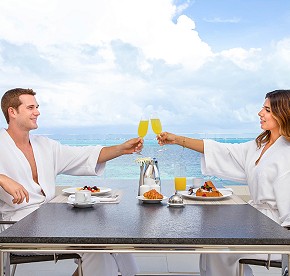 Explore this accurate photography selection of our luxurious oceanfront suites and residences in Cancun.
