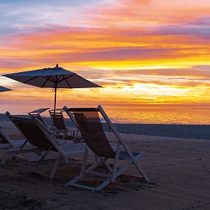 Best images of Garza Blanca Los Cabos beach, where you have an incomparable oportunity to contemplate the sunset or watch whales jumping when the seasson start.