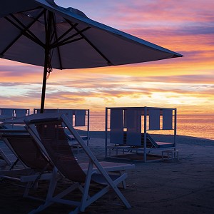 Best images of Garza Blanca Los Cabos beach, where you have an incomparable oportunity to contemplate the sunset or watch whales jumping when the seasson start.