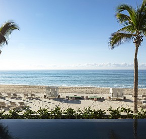 Best images of Garza Blanca Los Cabos beach, where you have an incomparable oportunity to contemplate the sunset or watch whales jumping when the seasson start.