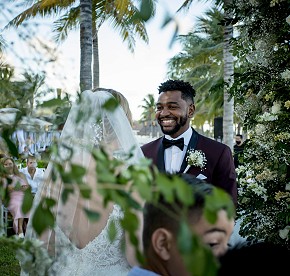 Get inspired by real wedding moments captured at Garza Blanca Puerto Vallarta. Ocean views, elegant décor, and timeless memories await.