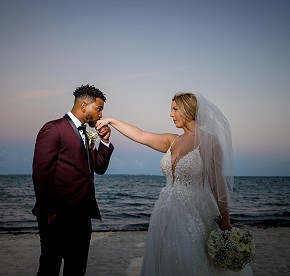 Get inspired by real wedding moments captured at Garza Blanca Puerto Vallarta. Ocean views, elegant décor, and timeless memories await.