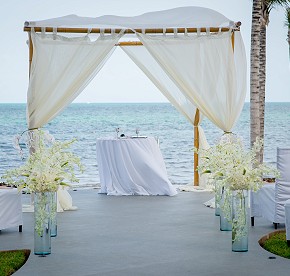 Get inspired by real wedding moments captured at Garza Blanca Puerto Vallarta. Ocean views, elegant décor, and timeless memories await.