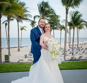 Get inspired by real wedding moments captured at Garza Blanca Puerto Vallarta. Ocean views, elegant décor, and timeless memories await.