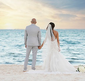 Get inspired by real wedding moments captured at Garza Blanca Puerto Vallarta. Ocean views, elegant décor, and timeless memories await.