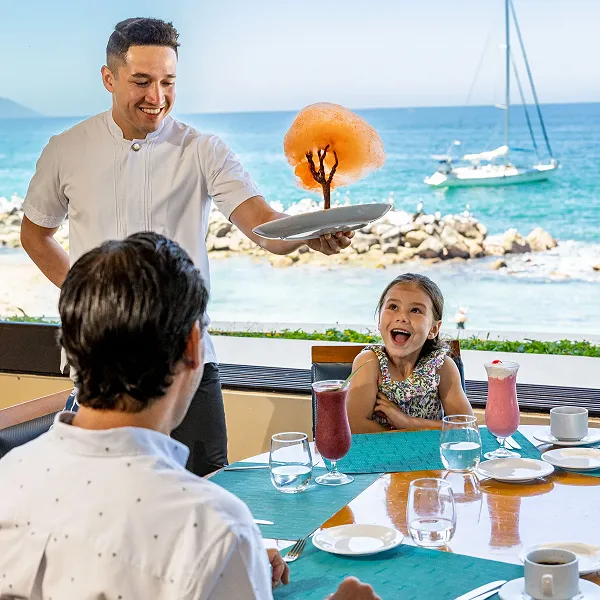 Up to $2500 USD in Resort Credits* <sup>(1)</sup>