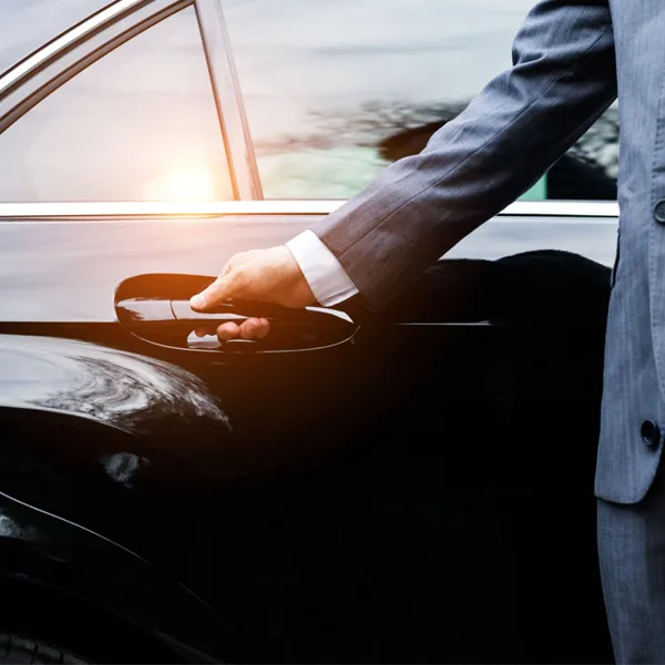 Free One-Way Airport Transfer <sup>(3)</sup>