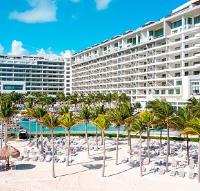 Distinctly modern, yet exquisitely timeless, Garza Blanca Resort & Spa Cancun emanates contemporary flare within a relaxed yet sleek atmosphere.
