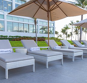 Distinctly modern, yet exquisitely timeless, Garza Blanca Resort & Spa Cancun emanates contemporary flare within a relaxed yet sleek atmosphere.
