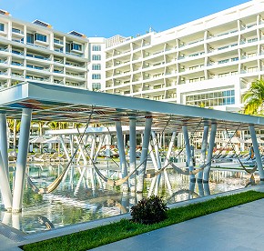Distinctly modern, yet exquisitely timeless, Garza Blanca Resort & Spa Cancun emanates contemporary flare within a relaxed yet sleek atmosphere.