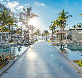 Distinctly modern, yet exquisitely timeless, Garza Blanca Resort & Spa Cancun emanates contemporary flare within a relaxed yet sleek atmosphere.
