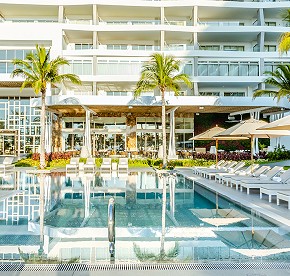 Distinctly modern, yet exquisitely timeless, Garza Blanca Resort & Spa Cancun emanates contemporary flare within a relaxed yet sleek atmosphere.