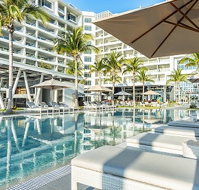 Distinctly modern, yet exquisitely timeless, Garza Blanca Resort & Spa Cancun emanates contemporary flare within a relaxed yet sleek atmosphere.