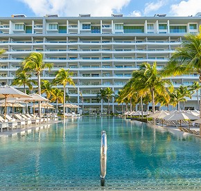 Distinctly modern, yet exquisitely timeless, Garza Blanca Resort & Spa Cancun emanates contemporary flare within a relaxed yet sleek atmosphere.