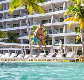 Distinctly modern, yet exquisitely timeless, Garza Blanca Resort & Spa Cancun emanates contemporary flare within a relaxed yet sleek atmosphere.