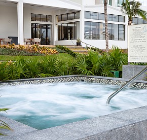 Distinctly modern, yet exquisitely timeless, Garza Blanca Resort & Spa Cancun emanates contemporary flare within a relaxed yet sleek atmosphere.