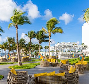 Distinctly modern, yet exquisitely timeless, Garza Blanca Resort & Spa Cancun emanates contemporary flare within a relaxed yet sleek atmosphere.