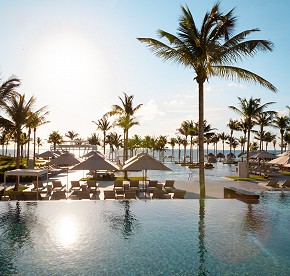 Distinctly modern, yet exquisitely timeless, Garza Blanca Resort & Spa Cancun emanates contemporary flare within a relaxed yet sleek atmosphere.