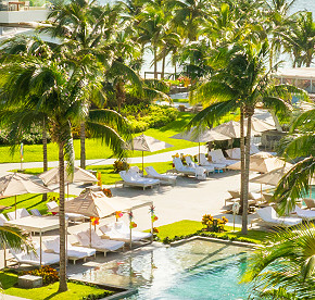 Distinctly modern, yet exquisitely timeless, Garza Blanca Resort & Spa Cancun emanates contemporary flare within a relaxed yet sleek atmosphere.