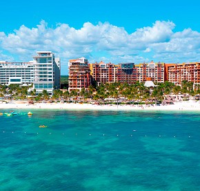 Distinctly modern, yet exquisitely timeless, Garza Blanca Resort & Spa Cancun emanates contemporary flare within a relaxed yet sleek atmosphere.