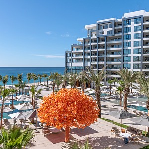 Distinctly modern, yet exquisitely timeless, Garza Blanca Resort & Spa Los Cabos emanates contemporary flare within a relaxed yet sleek atmosphere.