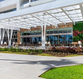 Gallery with the best images of Garza Blanca Resort & Spa Cancun restaurants: Blanca Blue restaurant, Hiroshi, Bocados Steak House, The snack and Food truck.