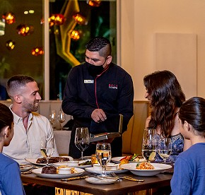 Gallery with the best images of Garza Blanca Resort & Spa Cancun restaurants: Blanca Blue restaurant, Hiroshi, Bocados Steak House, The snack and Food truck.