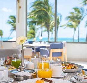 Gallery with the best images of Garza Blanca Resort & Spa Cancun restaurants: Blanca Blue restaurant, Hiroshi, Bocados Steak House, The snack and Food truck.
