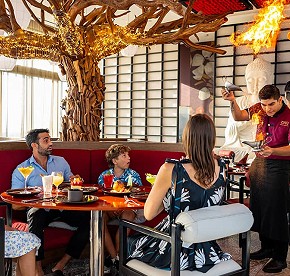 Gallery with the best images of Garza Blanca Resort & Spa Cancun restaurants: Blanca Blue restaurant, Hiroshi, Bocados Steak House, The snack and Food truck.