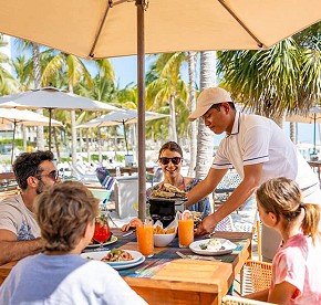 Gallery with the best images of Garza Blanca Resort & Spa Cancun restaurants: Blanca Blue restaurant, Hiroshi, Bocados Steak House, The snack and Food truck.