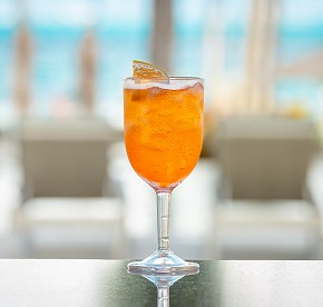 Gallery with the best images of Garza Blanca Resort & Spa Cancun restaurants: Blanca Blue restaurant, Hiroshi, Bocados Steak House, The snack and Food truck.