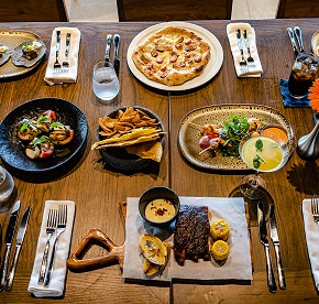 Gallery with the best images of Garza Blanca Resort & Spa Cancun restaurants: Blanca Blue restaurant, Hiroshi, Bocados Steak House, The snack and Food truck.