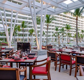 Gallery with the best images of Garza Blanca Resort & Spa Cancun restaurants: Blanca Blue restaurant, Hiroshi, Bocados Steak House, The snack and Food truck.