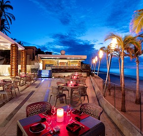 Foodies and serious restaurant critics alike will love the culinary options available at Garza Blanca Los Cabos.