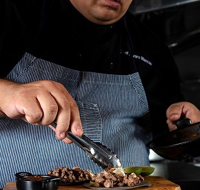 Foodies and serious restaurant critics alike will love the culinary options available at Garza Blanca Los Cabos.