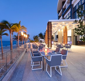 Foodies and serious restaurant critics alike will love the culinary options available at Garza Blanca Los Cabos.