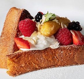 Foodies and serious restaurant critics alike will love the culinary options available at Garza Blanca Los Cabos.
