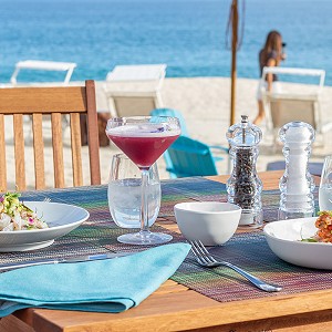 Foodies and serious restaurant critics alike will love the culinary options available at Garza Blanca Los Cabos.