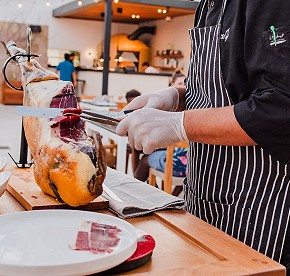 Foodies and serious restaurant critics alike will love the culinary options available at Garza Blanca Los Cabos.