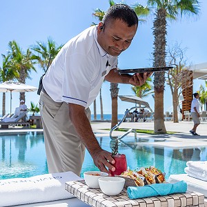 Foodies and serious restaurant critics alike will love the culinary options available at Garza Blanca Los Cabos.