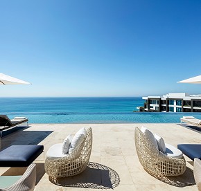 Photo gallery of the most luxury rooftop bar in Los Cabos. Amazing spot with an stunning infinity pool and expansive ocean views at Garza Blanca Resort.