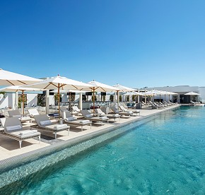 Photo gallery of the most luxury rooftop bar in Los Cabos. Amazing spot with an stunning infinity pool and expansive ocean views at Garza Blanca Resort.