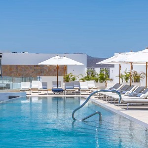 Photo gallery of the most luxury rooftop bar in Los Cabos. Amazing spot with an stunning infinity pool and expansive ocean views at Garza Blanca Resort.