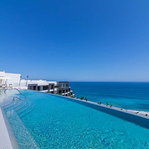 Photo gallery of the most luxury rooftop bar in Los Cabos. Amazing spot with an stunning infinity pool and expansive ocean views at Garza Blanca Resort.