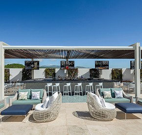 Photo gallery of the most luxury rooftop bar in Los Cabos. Amazing spot with an stunning infinity pool and expansive ocean views at Garza Blanca Resort.