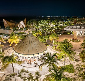 Experience TierraLuna Cancún, where tropical outdoor spaces invite you to connect with nature and explore the vibrant landscapes of the Caribbean. Perfect for adventure lovers.