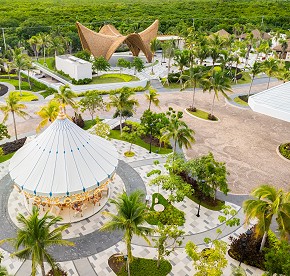 Experience TierraLuna Cancún, where tropical outdoor spaces invite you to connect with nature and explore the vibrant landscapes of the Caribbean. Perfect for adventure lovers.